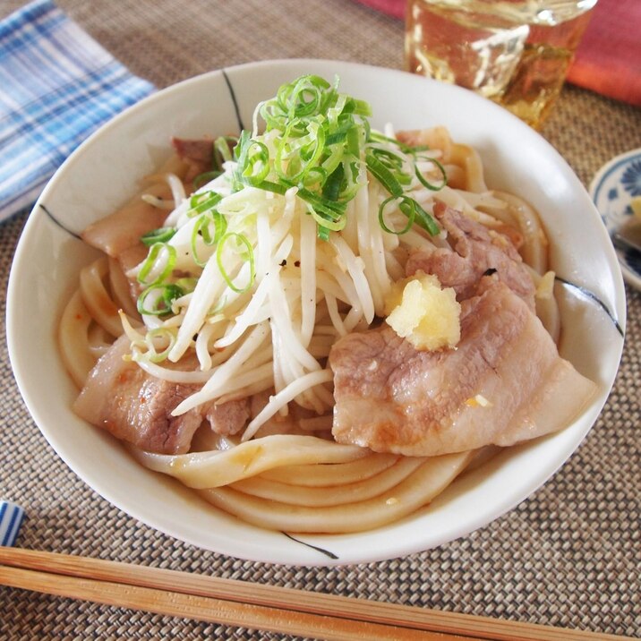 もやしたっぷりにんにく混ぜうどん